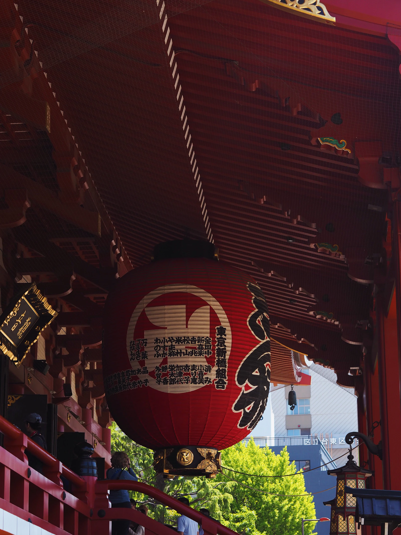 Red lantern at Senso-ji temple in Asakusa, Tokyo